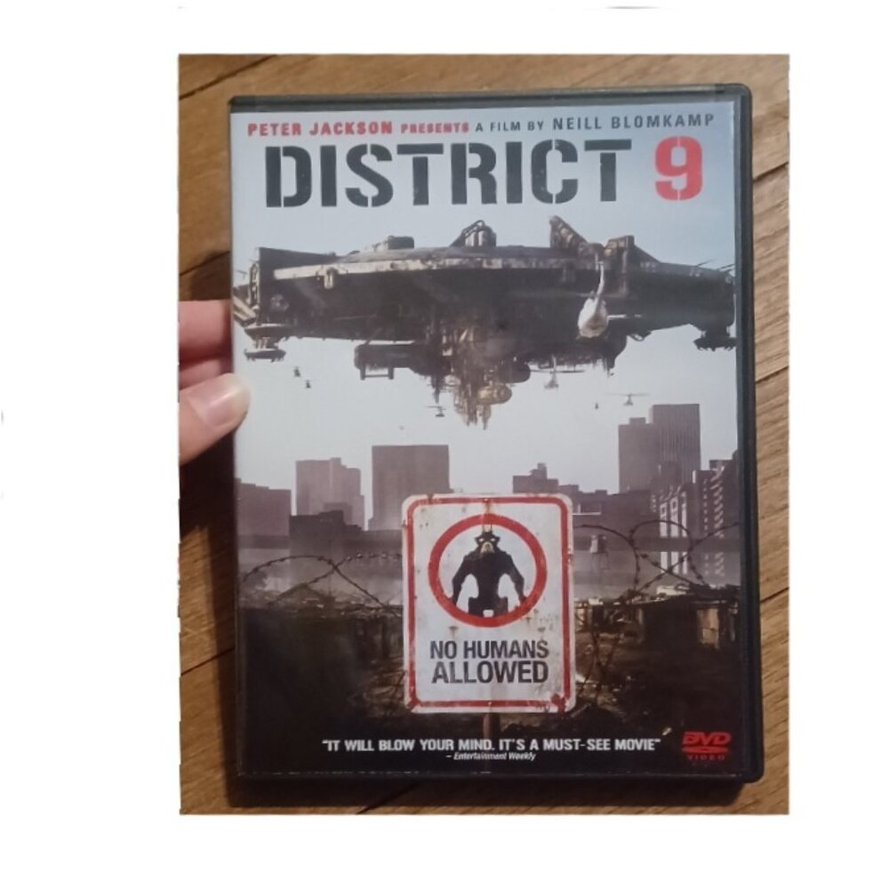District 9 DVD (SCI-FI movie)
